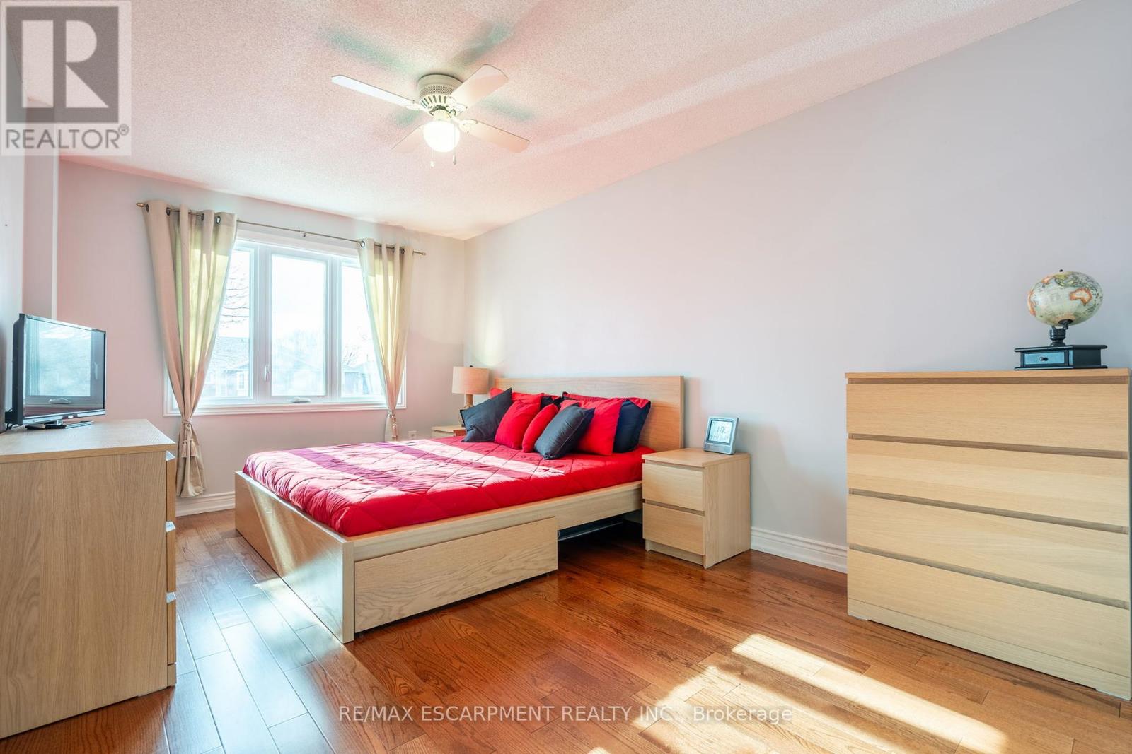Photo 26 of 85 Royalvista Drive, Hamilton ON