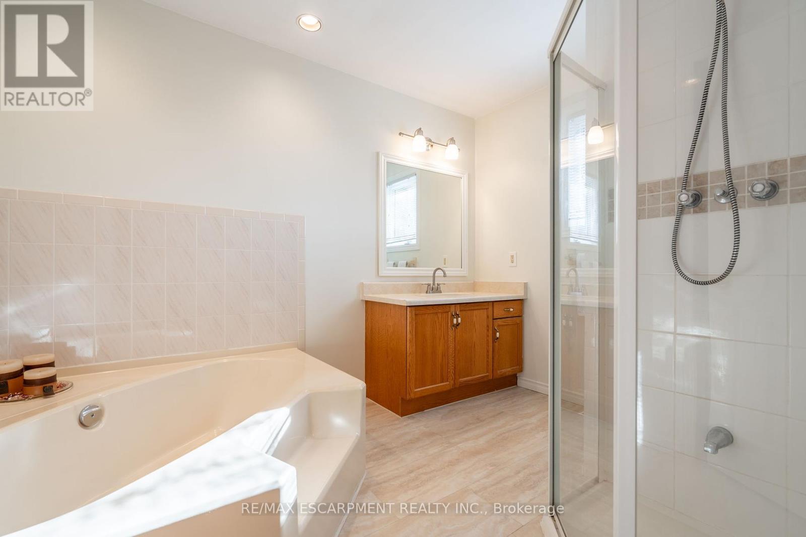 Photo 31 of 85 Royalvista Drive, Hamilton ON