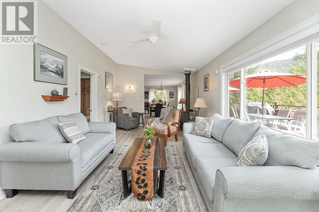 4906 SINCLAIR BAY ROAD, Garden Bay