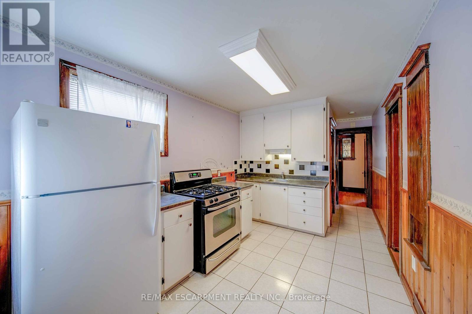 Photo 5 of 101 Houghton Avenue S, Hamilton ON
