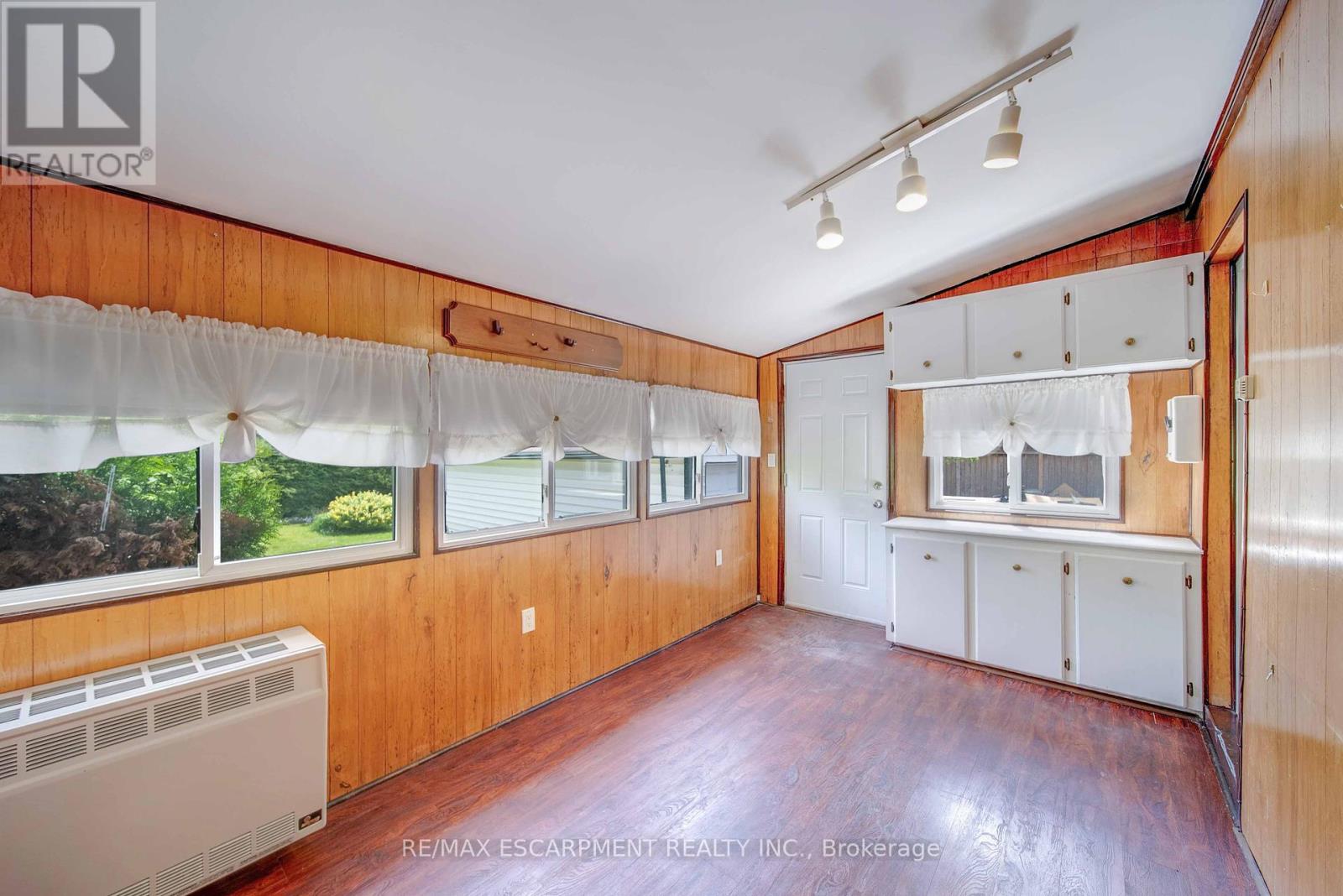 Photo 18 of 101 Houghton Avenue S, Hamilton ON