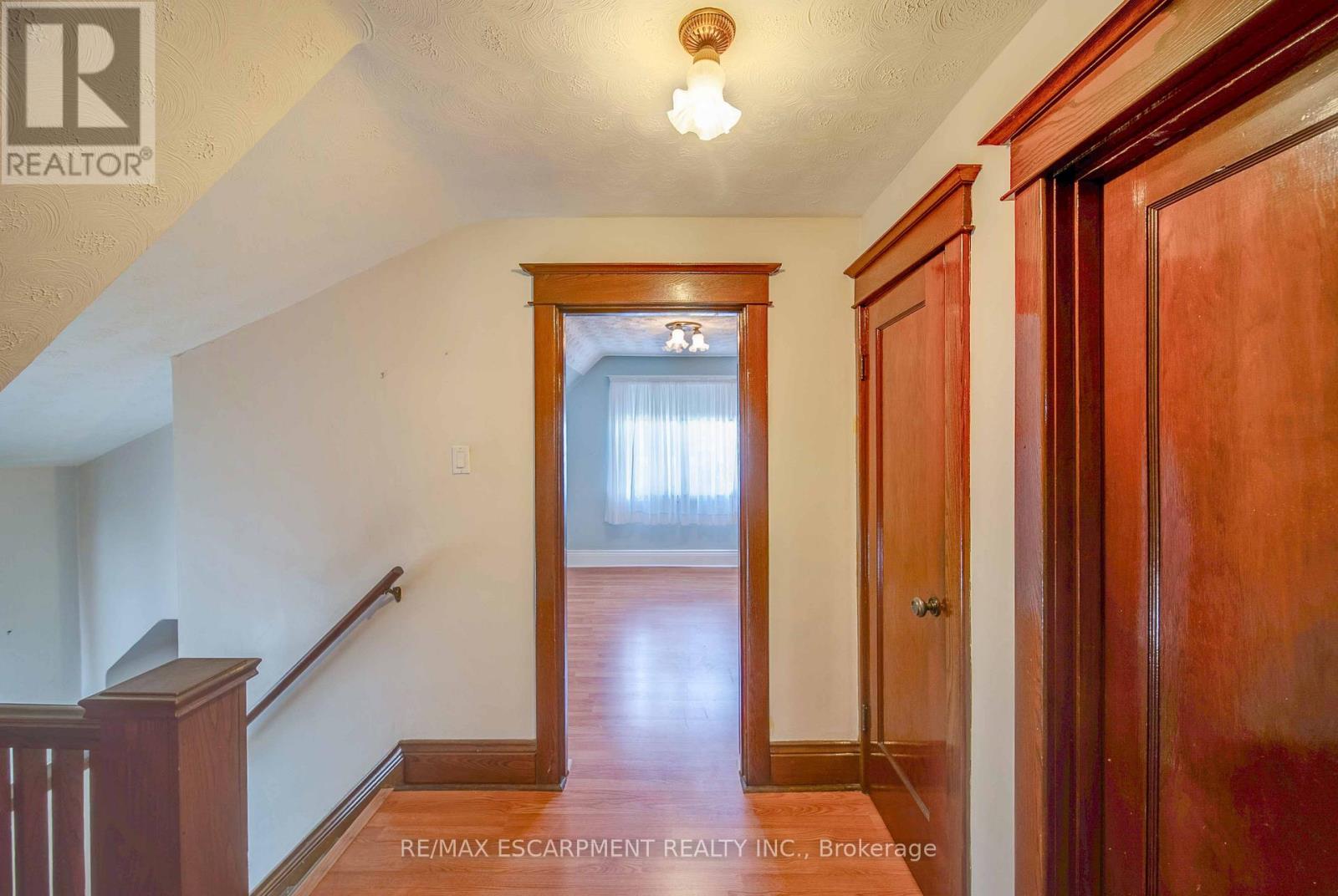 Photo 28 of 101 Houghton Avenue S, Hamilton ON