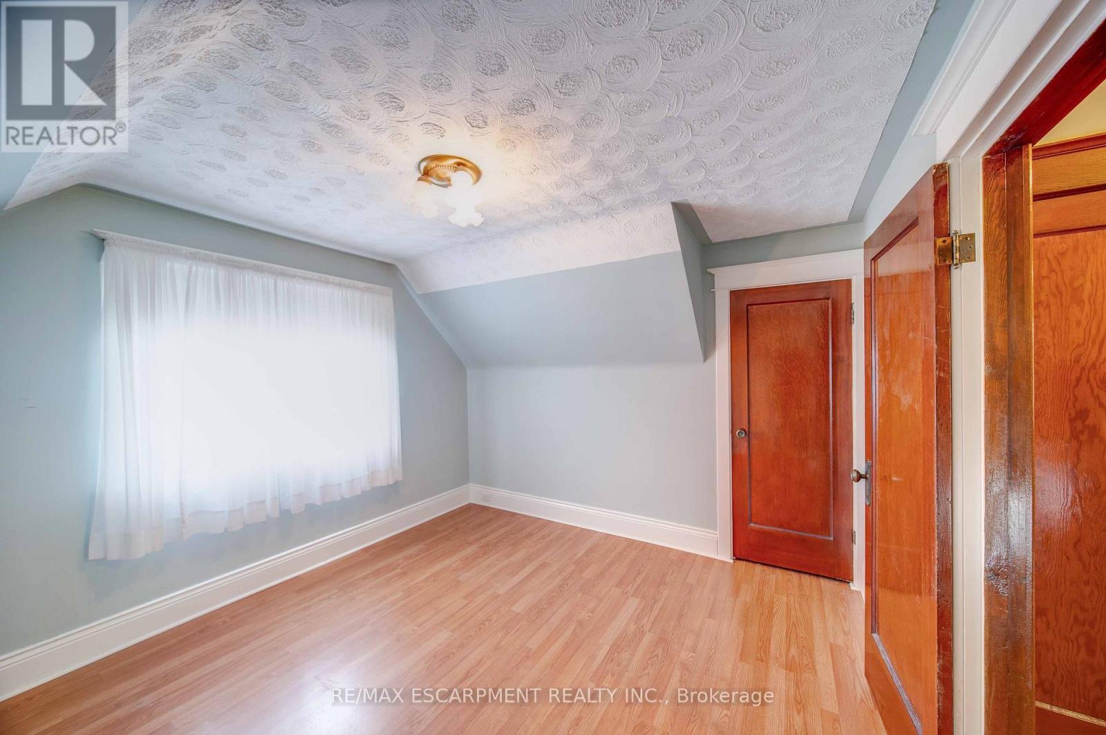 Photo 8 of 101 Houghton Avenue S, Hamilton ON