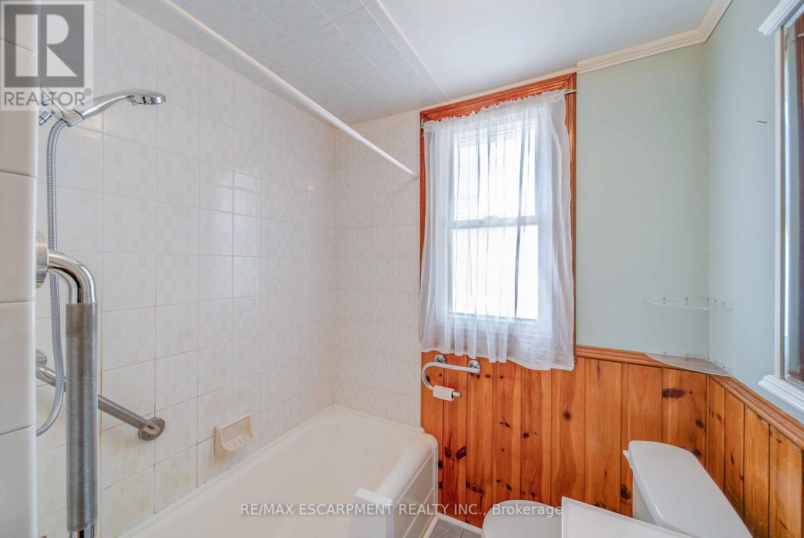 Photo 22 of 101 Houghton Avenue S, Hamilton ON