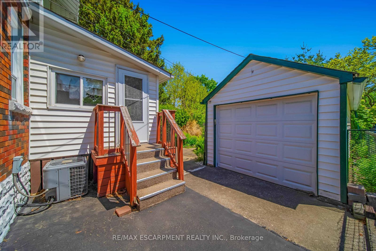 Photo 6 of 101 Houghton Avenue S, Hamilton ON
