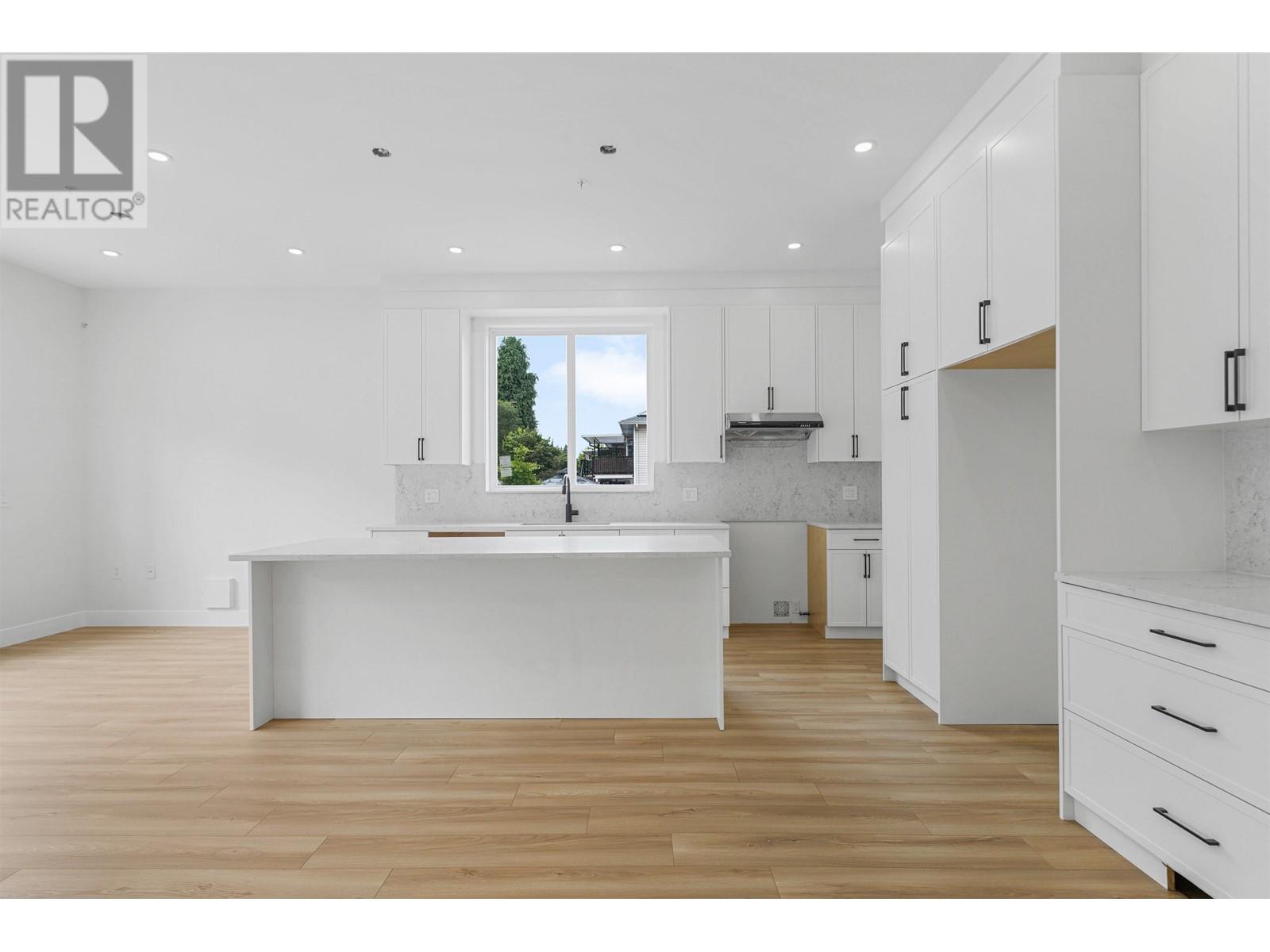 Photo 10 of 19098 Doerksen Drive, Pitt Meadows BC