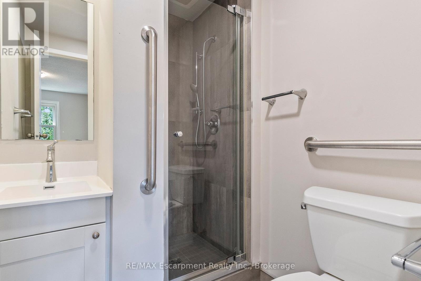 Photo 18 of 13 Normandy Place, Oakville ON