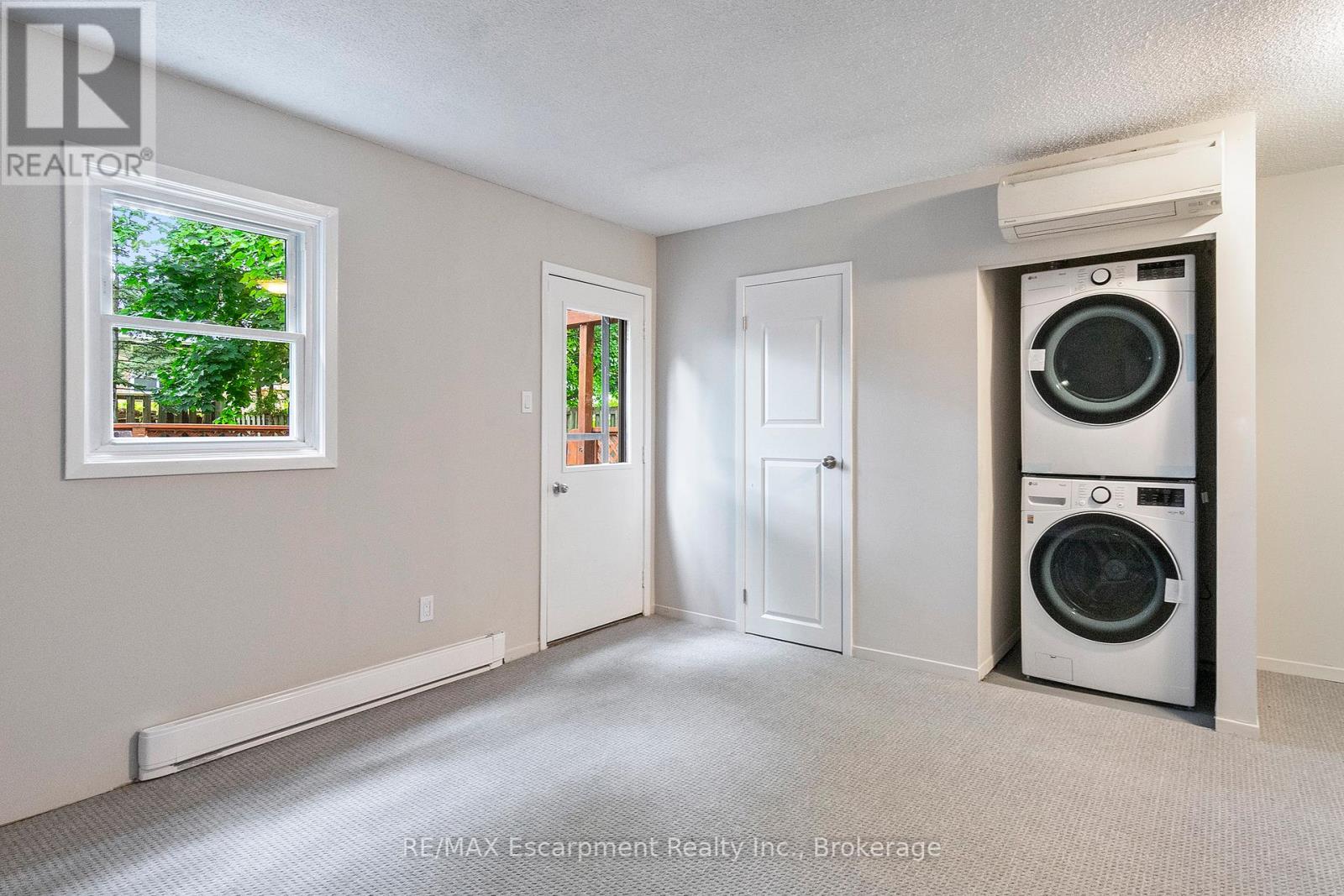 Photo 8 of 13 Normandy Place, Oakville ON