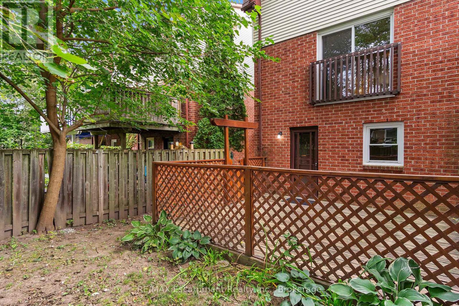 Photo 11 of 13 Normandy Place, Oakville ON