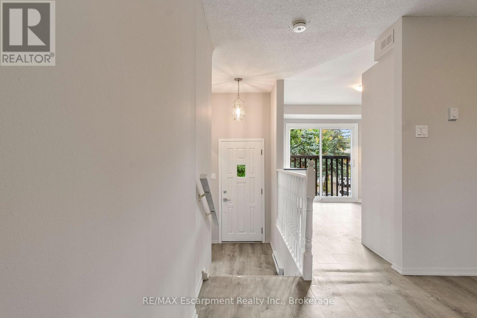 Photo 7 of 13 Normandy Place, Oakville ON
