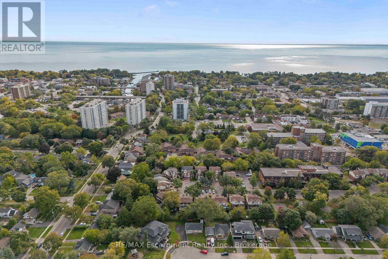 Photo 15 of 13 Normandy Place, Oakville ON