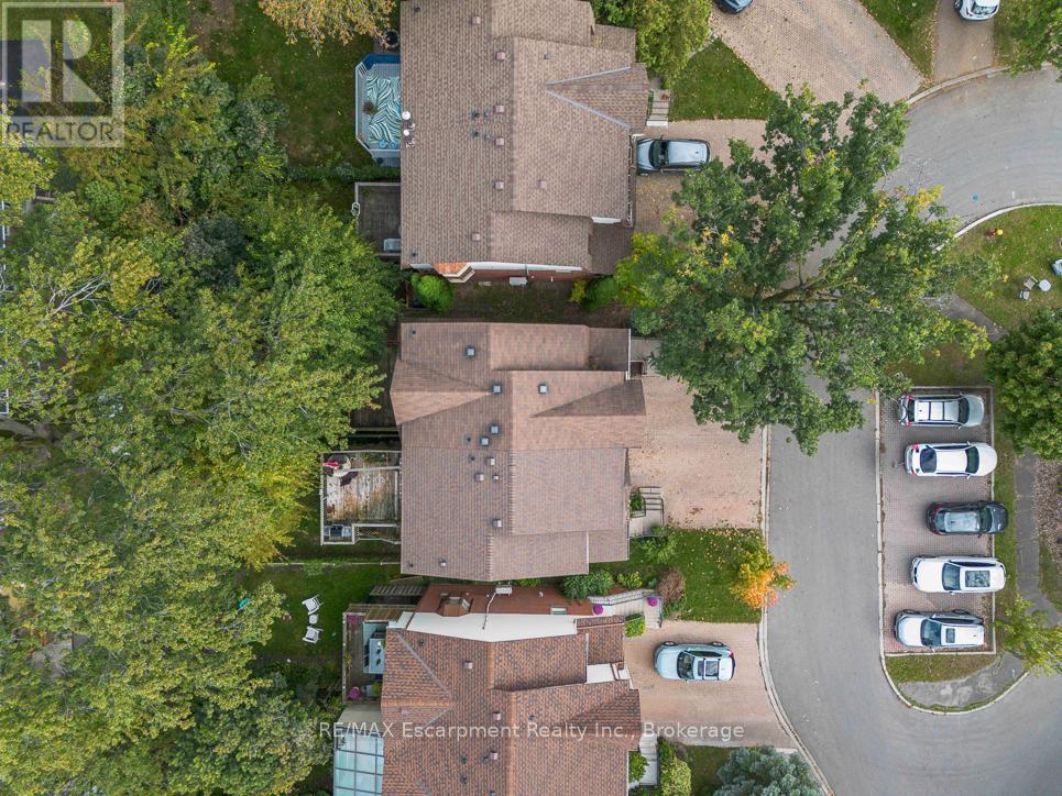 Photo 4 of 13 Normandy Place, Oakville ON