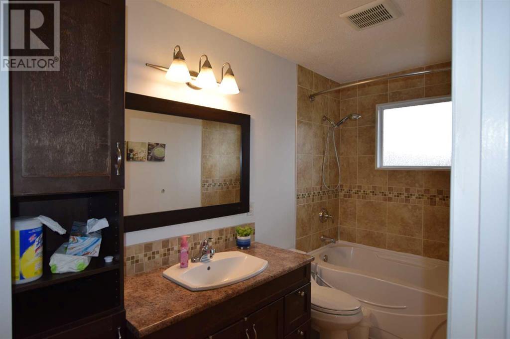 Single Family House Bungalow for Sale in  Dovercliffe Way SE Erin Woods Calgary 