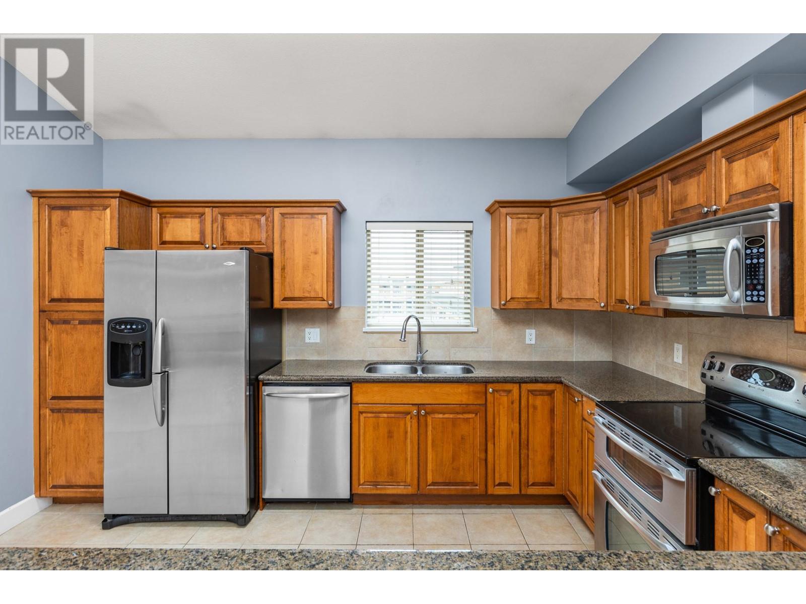 335 3996 Beach Avenue, Peachland