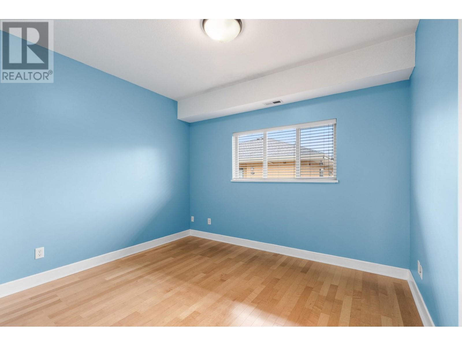 335 3996 Beach Avenue, Peachland