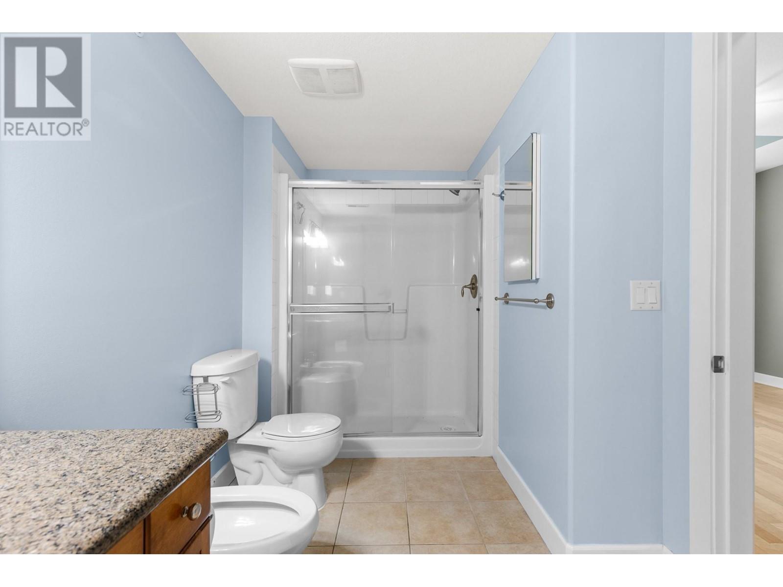 335 3996 Beach Avenue, Peachland