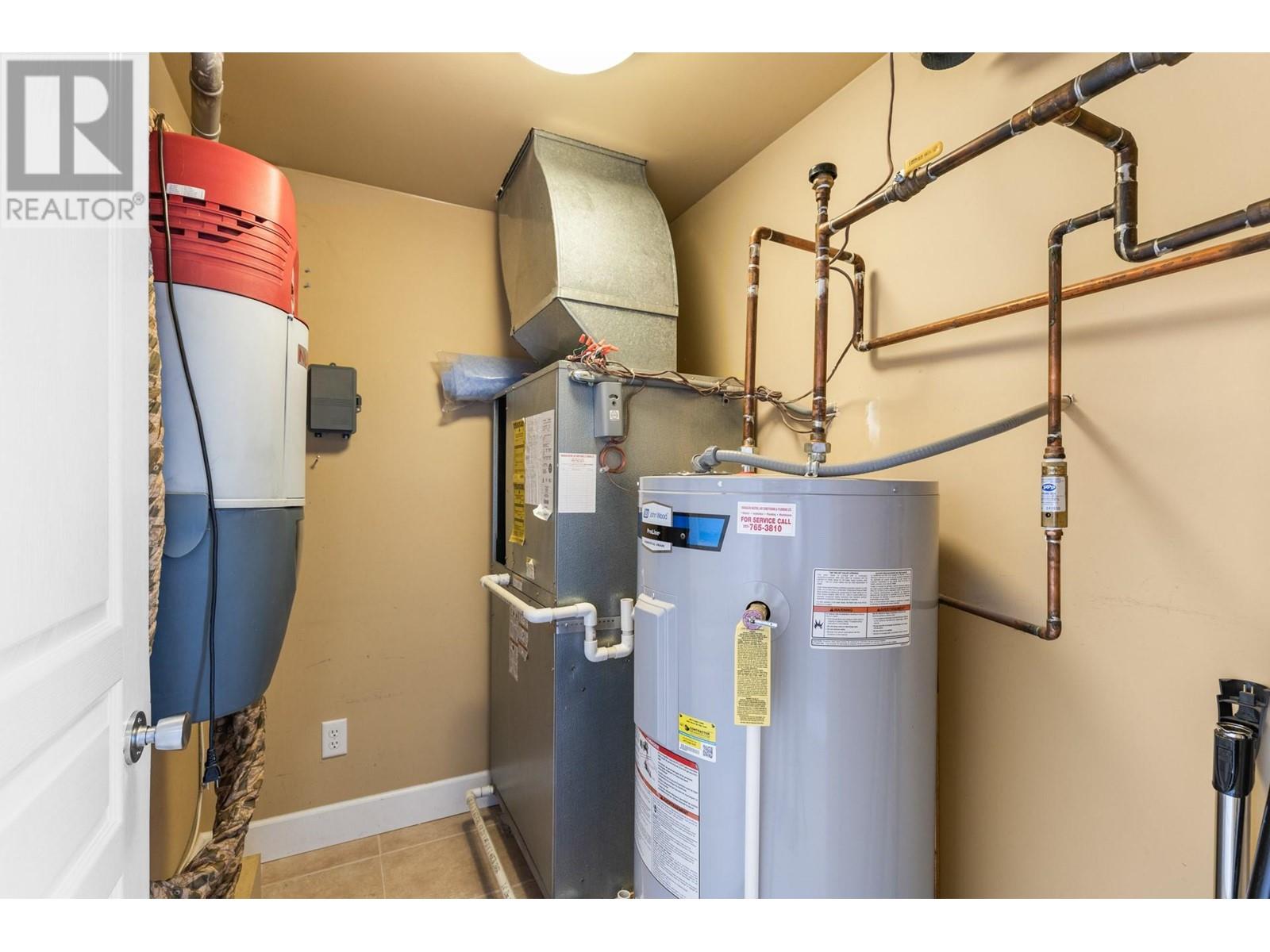 335 3996 Beach Avenue, Peachland