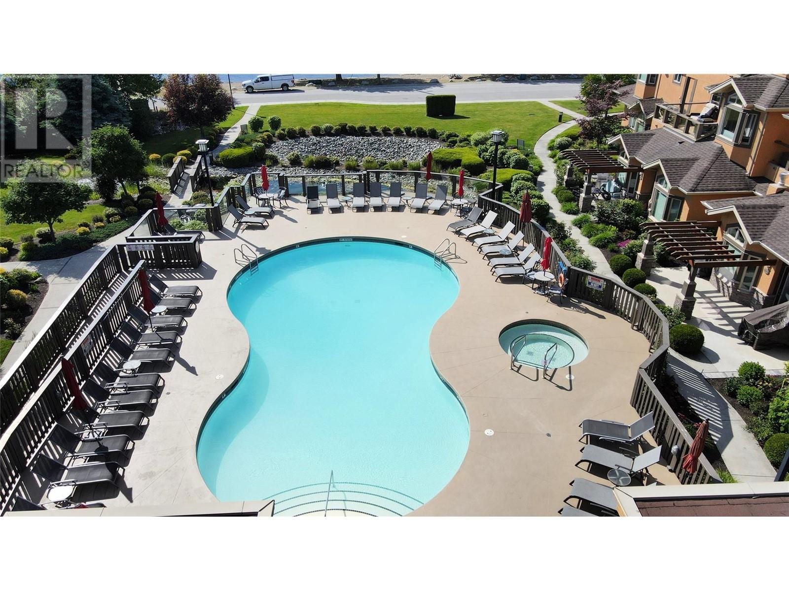 335 3996 Beach Avenue, Peachland