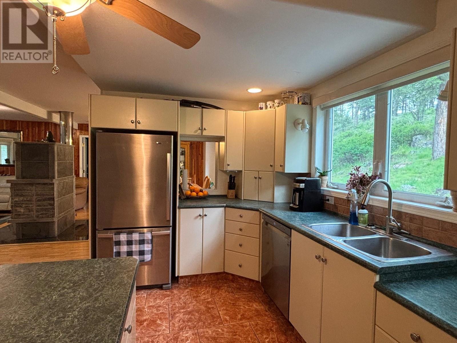 3400 HWY 3 Highway, Rock Creek