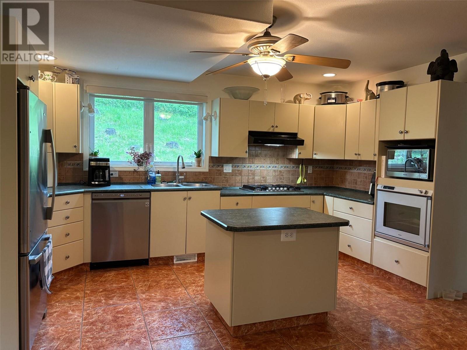 3400 HWY 3 Highway, Rock Creek