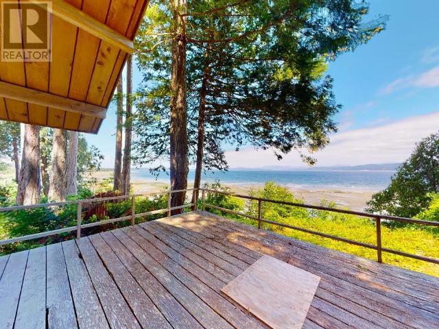 1652 SAVARY ISLAND ROAD, Savary Island
