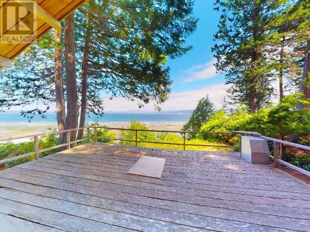 1652 SAVARY ISLAND ROAD, Savary Island