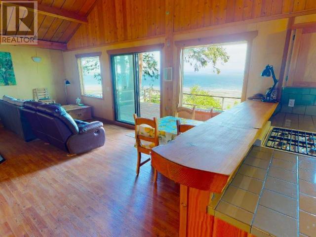 1652 SAVARY ISLAND ROAD, Savary Island