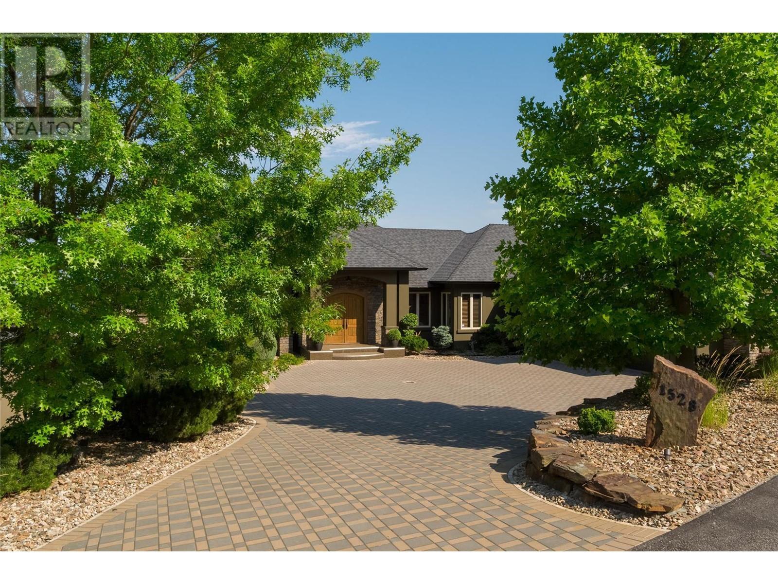 1528 Vineyard Drive, West Kelowna