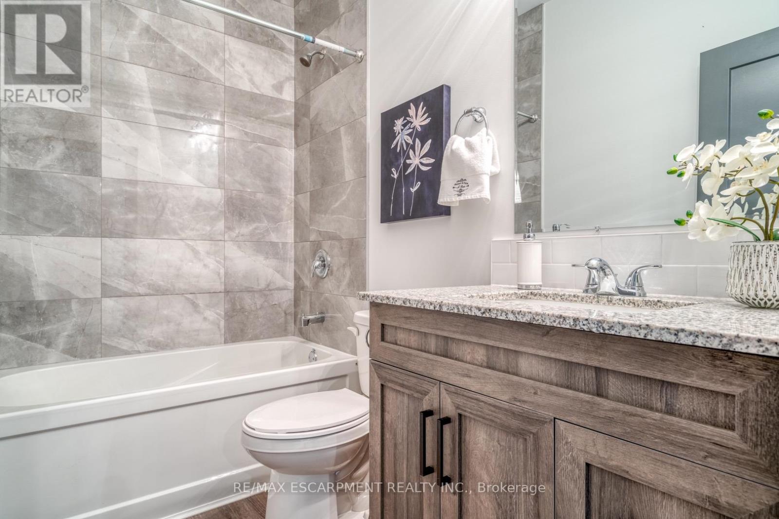 Photo 2 of 52 Barton Street E, Hamilton ON