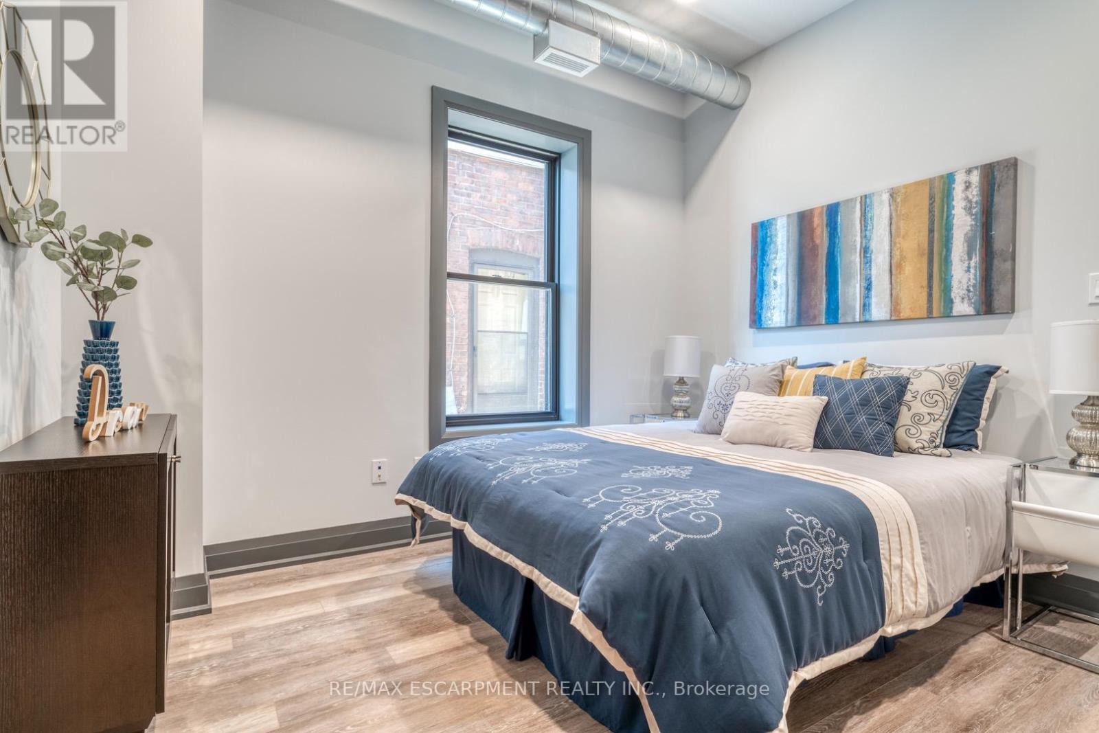 Photo 5 of 52 Barton Street E, Hamilton ON