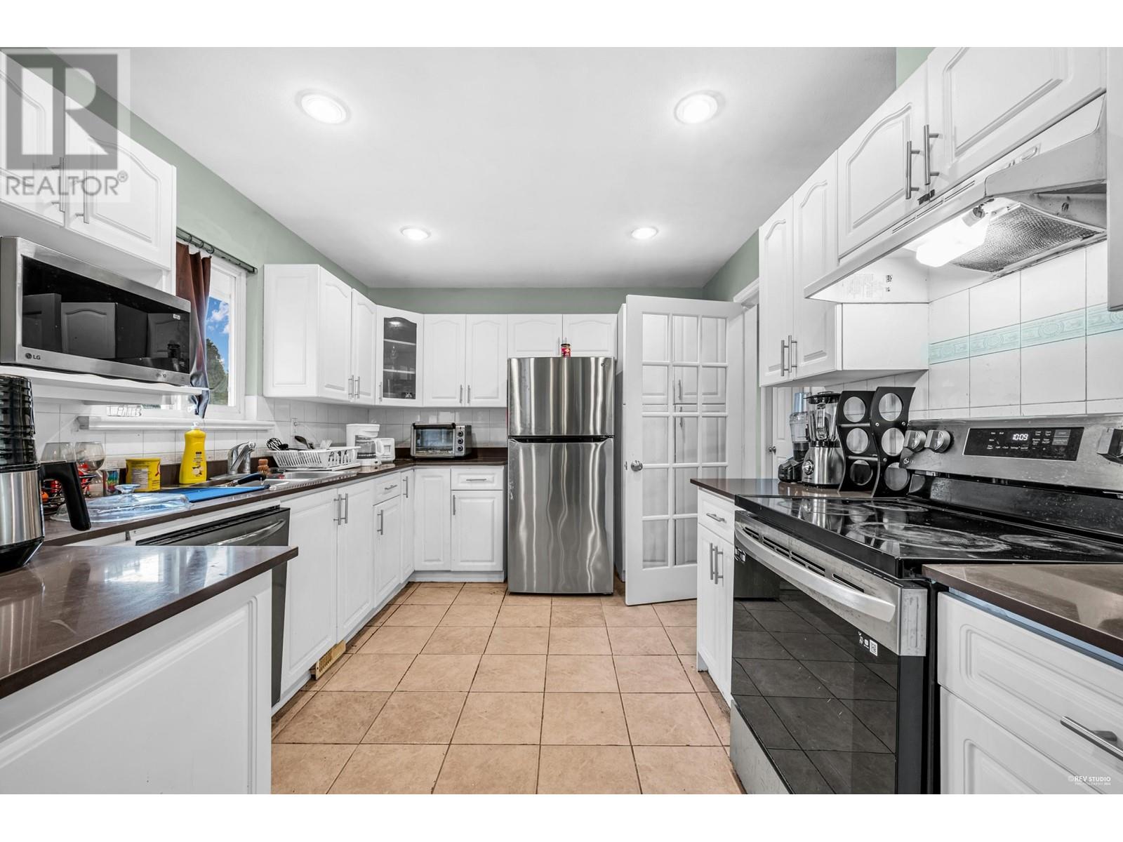 2288 IRVINE AVENUE, Port Coquitlam real estate listing R2991800