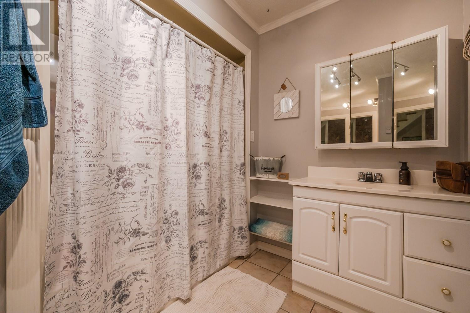  14892 GARNET Avenue, Summerland