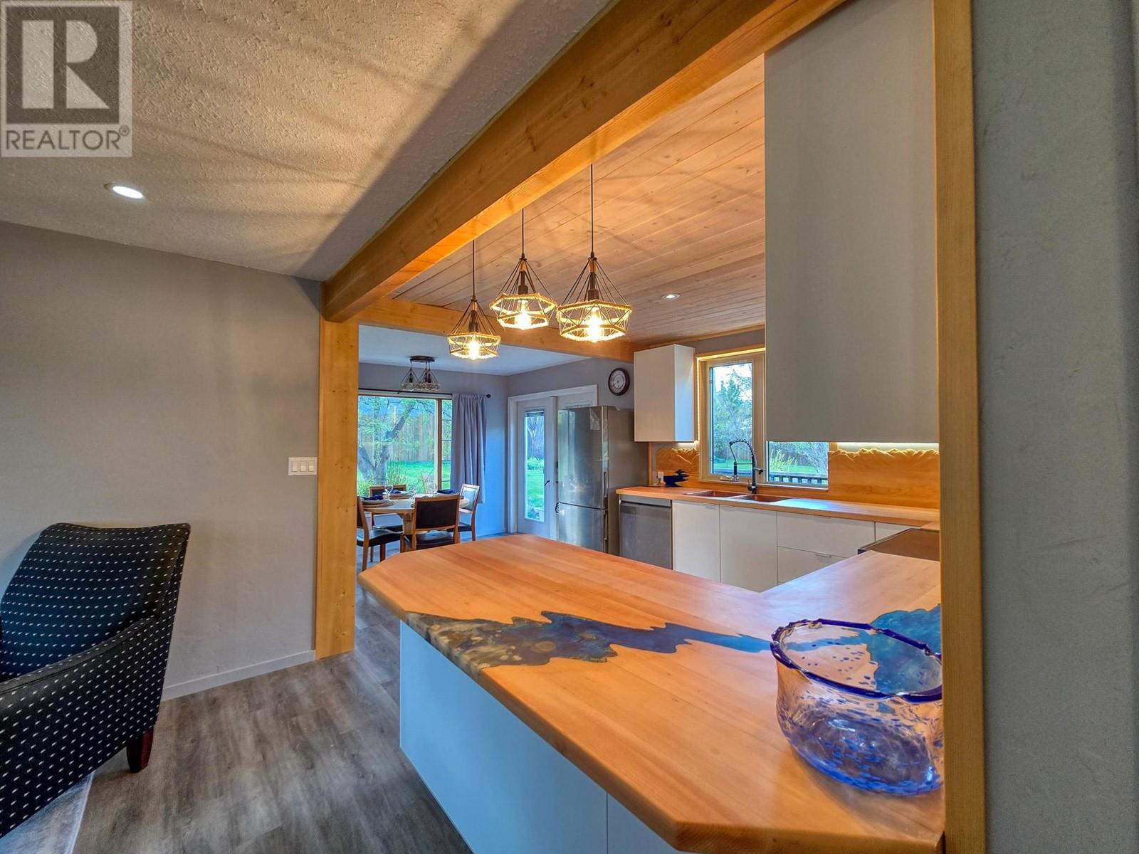 5765 COLUMBIA Road, Edgewater