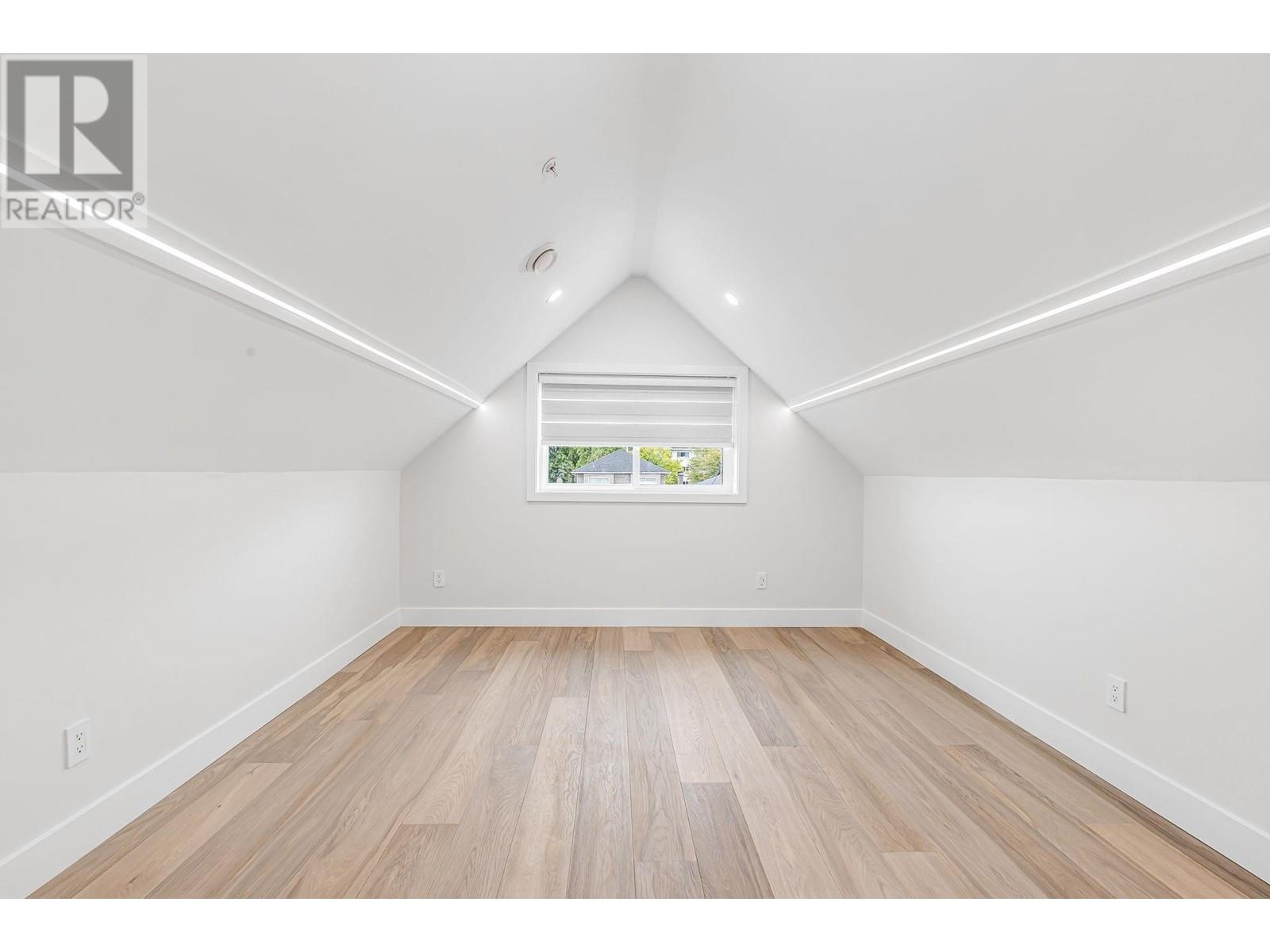 Photo 14 of 3440 E 4th Avenue, Vancouver BC