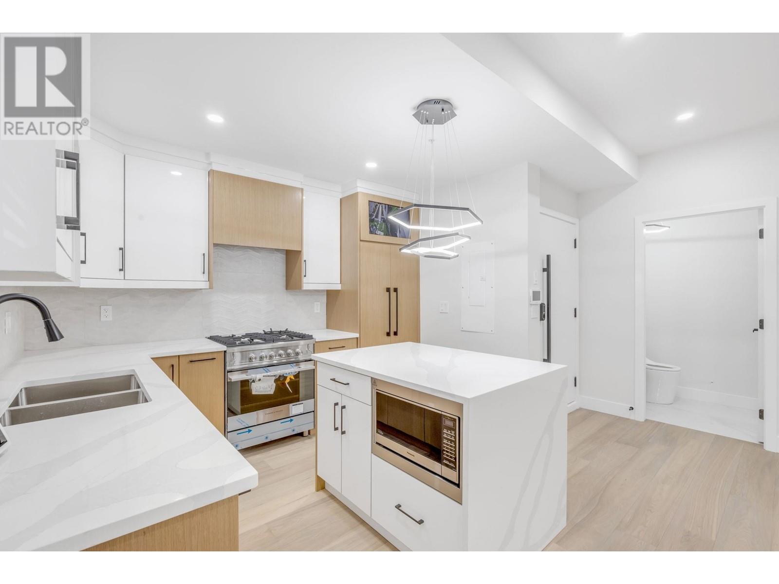 Photo 8 of 3440 E 4th Avenue, Vancouver BC