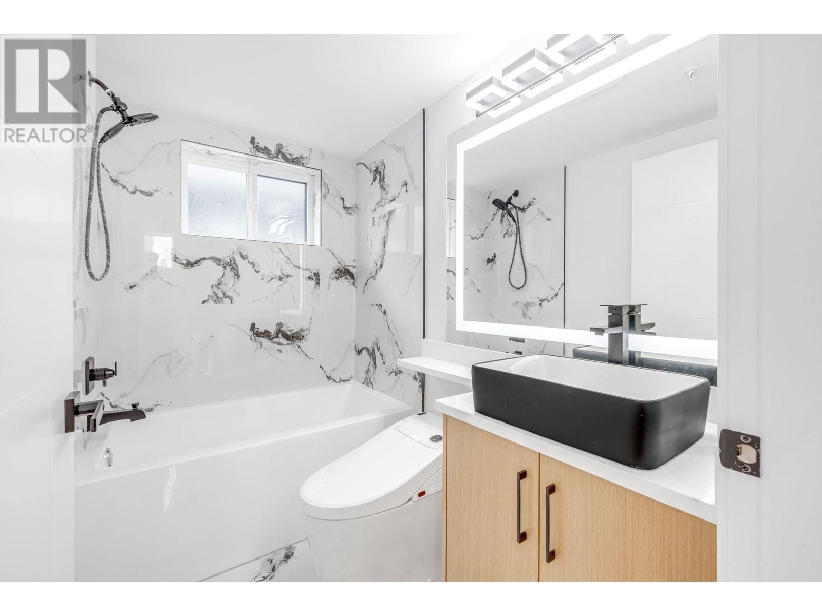 Photo 10 of 3440 E 4th Avenue, Vancouver BC
