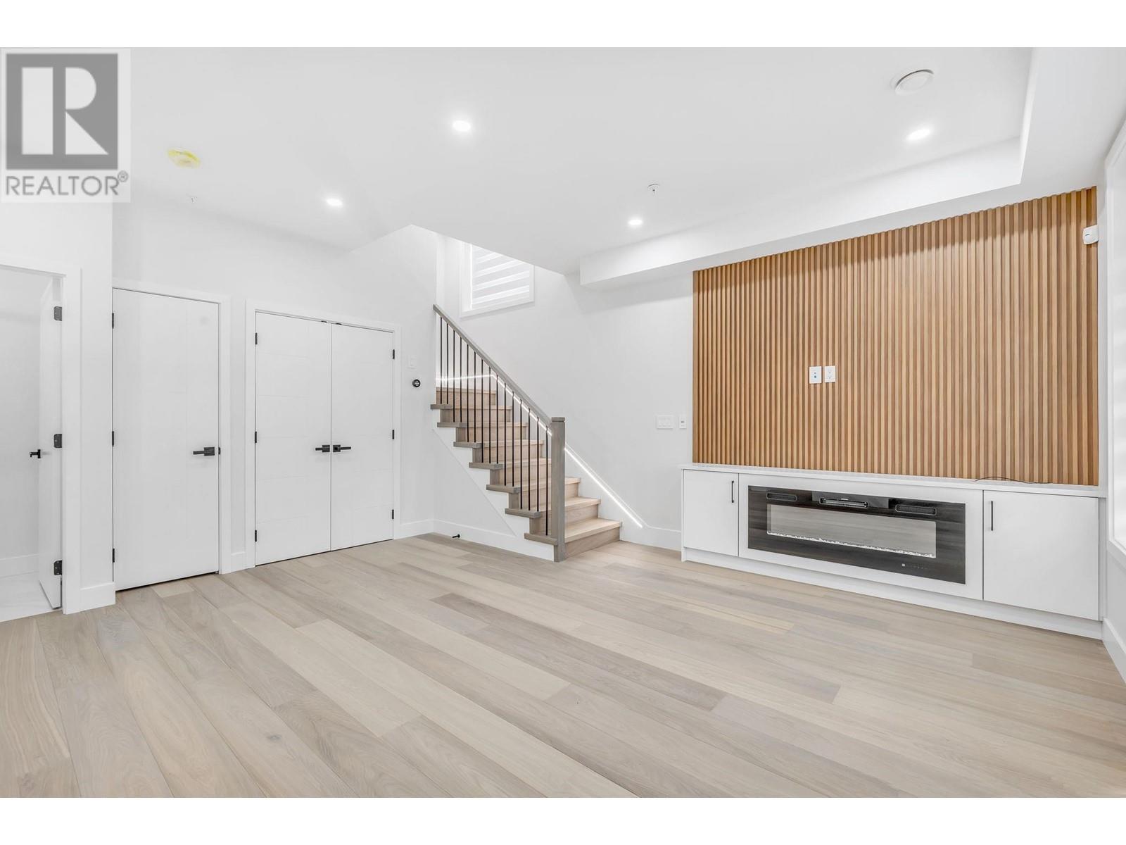 Photo 7 of 3440 E 4th Avenue, Vancouver BC