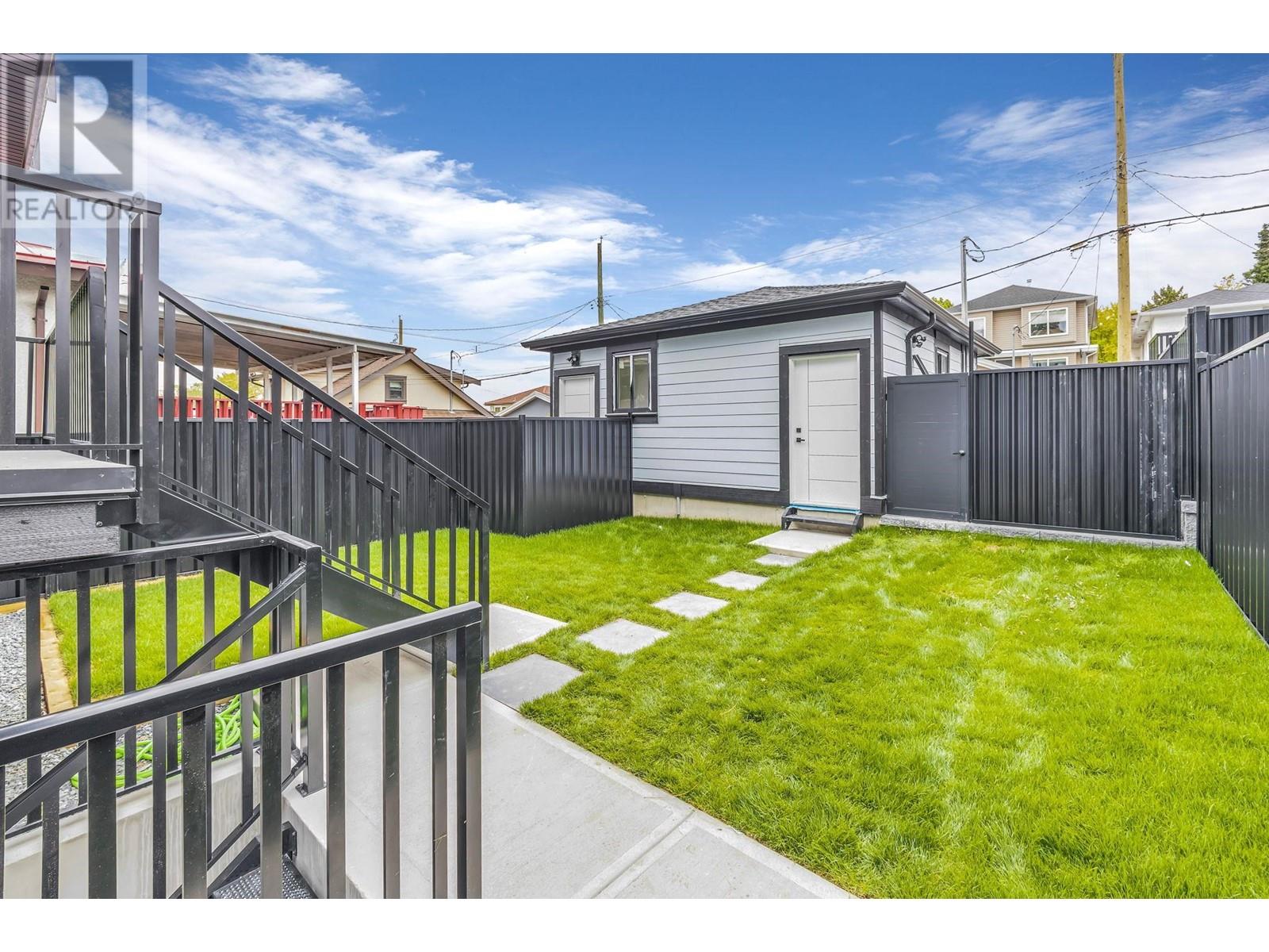 Photo 3 of 3440 E 4th Avenue, Vancouver BC