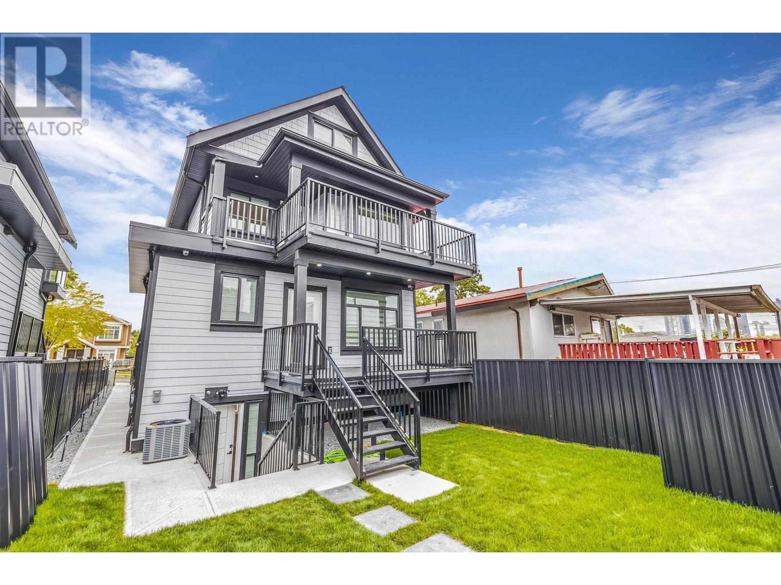 Photo 2 of 3440 E 4th Avenue, Vancouver BC