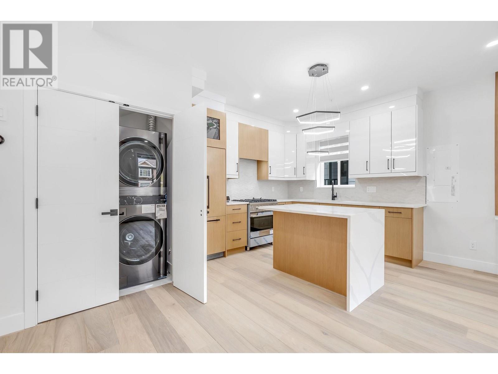 3442 E 4TH AVENUE, Vancouver