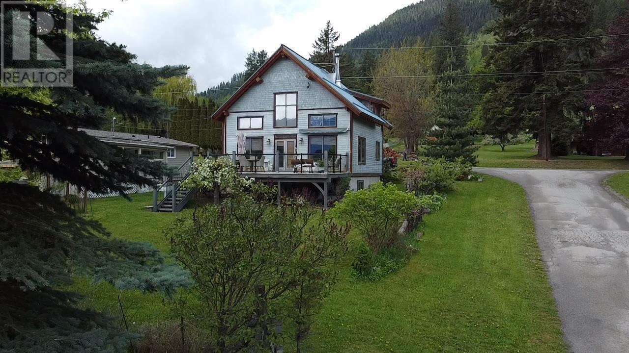 130 8th Street N, Kaslo