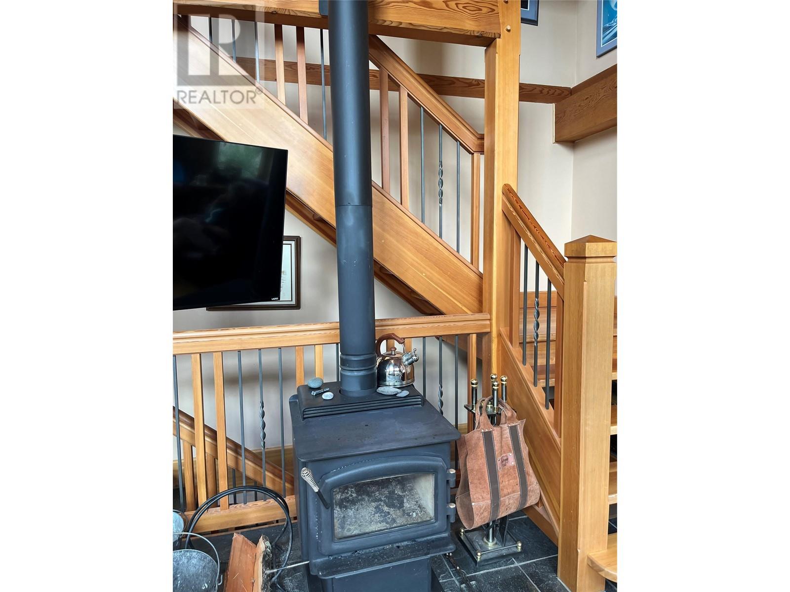 130 8th Street N, Kaslo