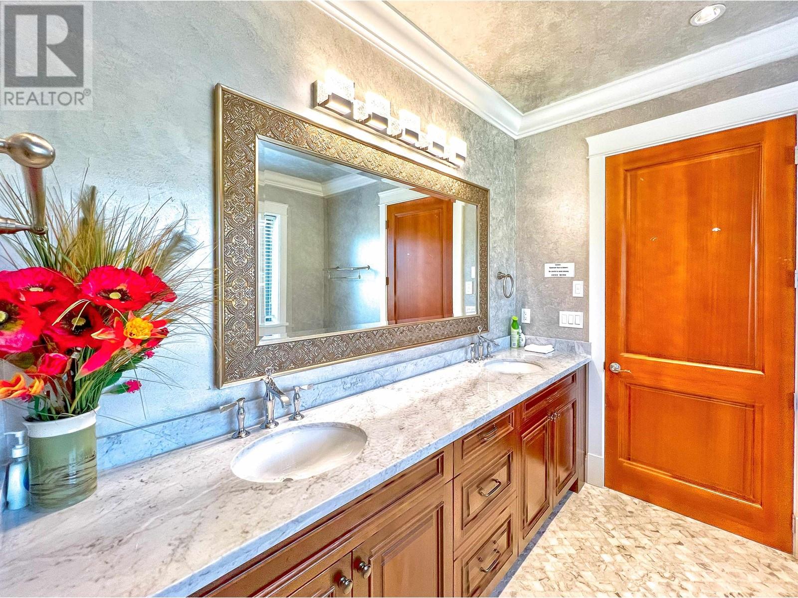 2237 W 37TH AVENUE, Vancouver
