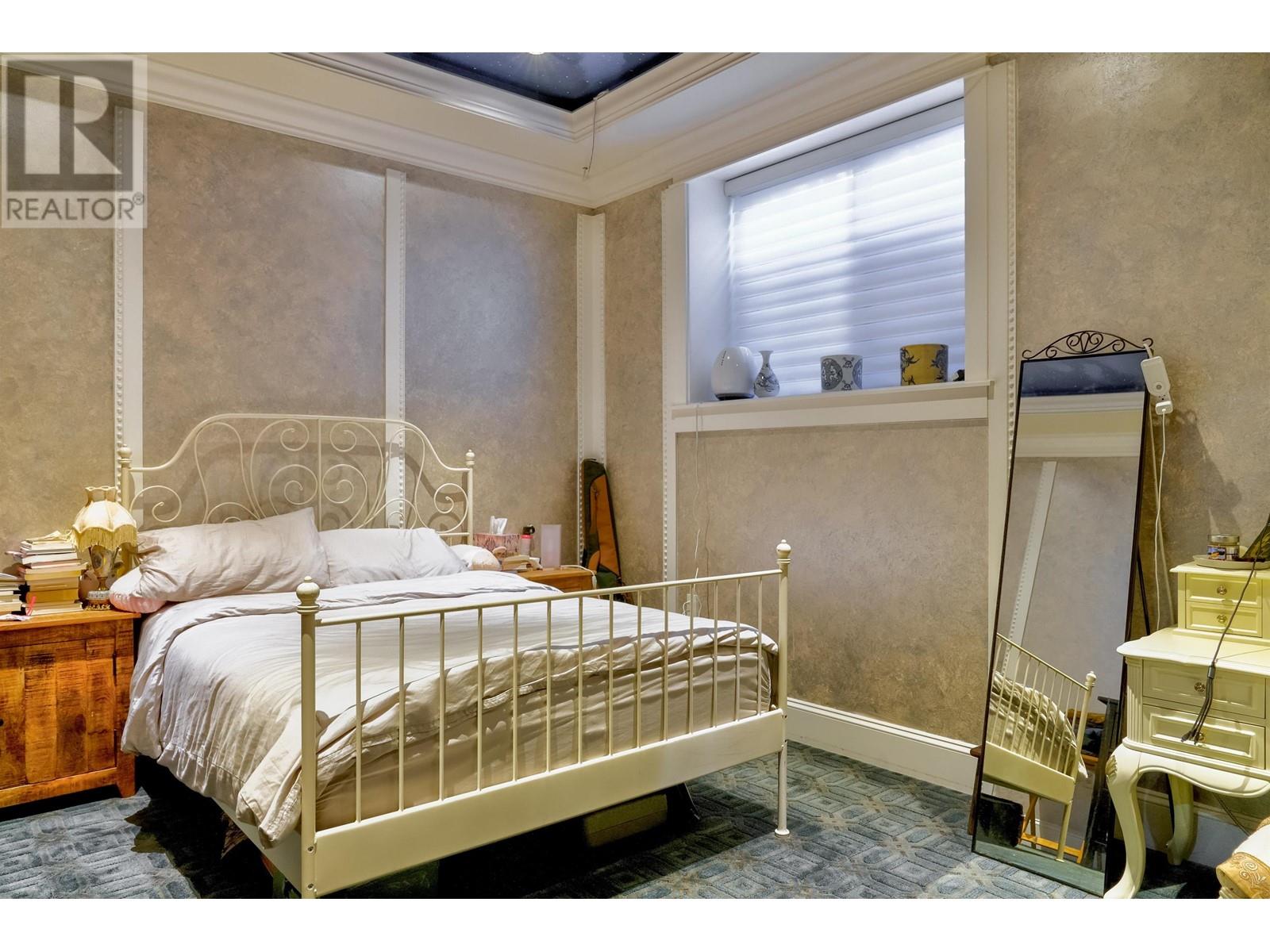 2237 W 37TH AVENUE, Vancouver