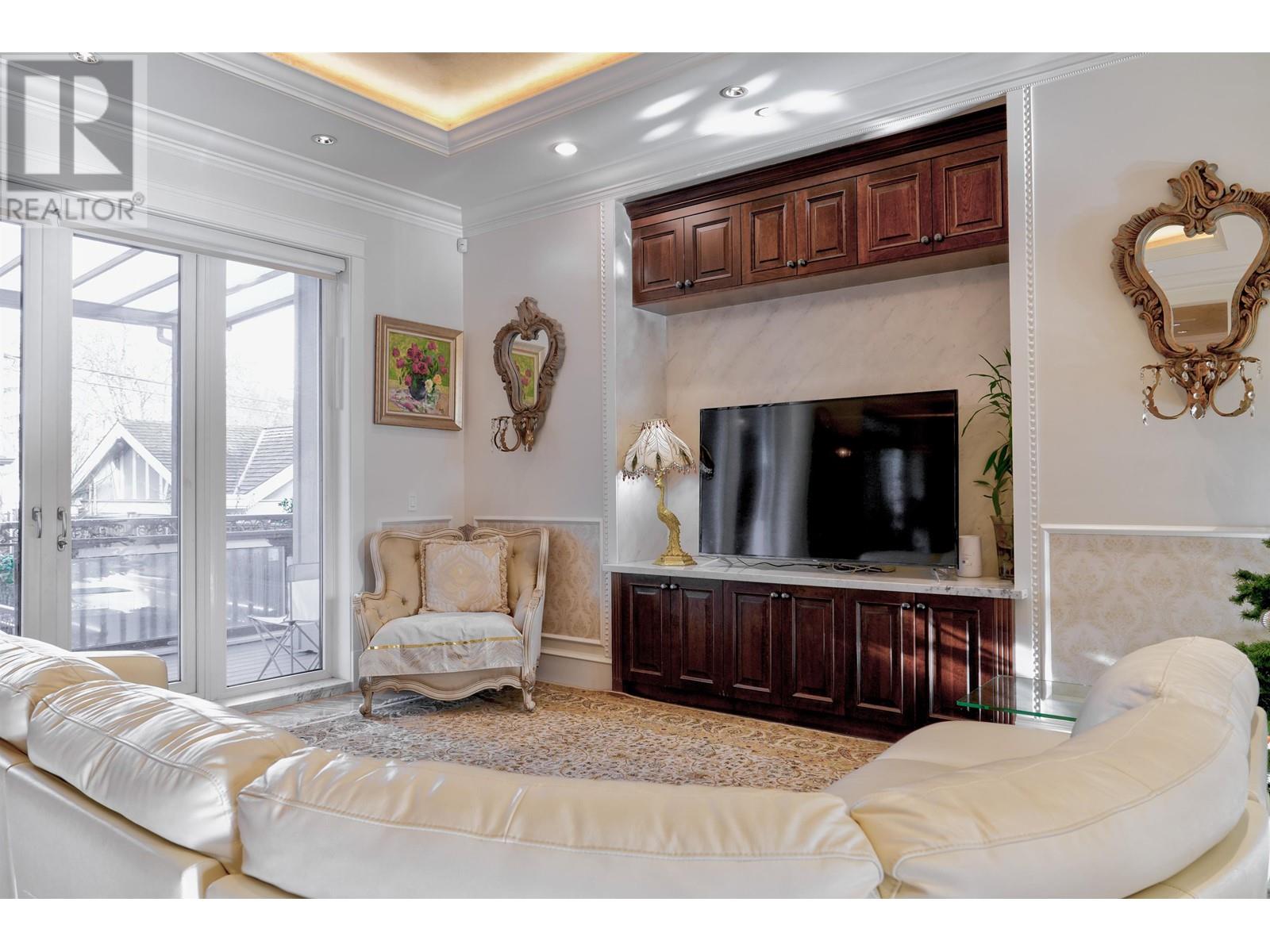 2237 W 37TH AVENUE, Vancouver