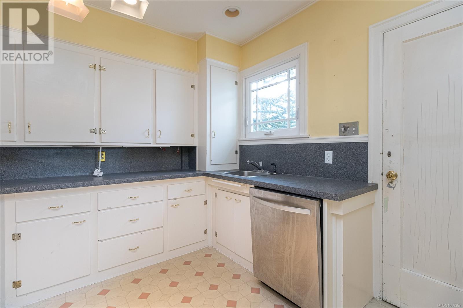  2719 Richmond Road, Saanich