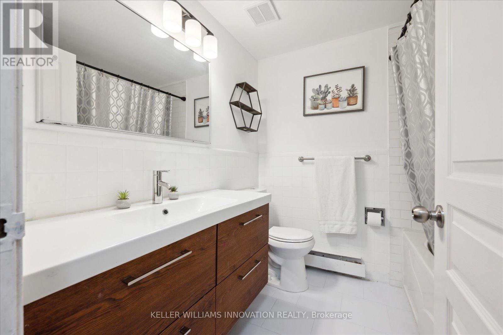 Photo 25 of 33 293 Fairway Road N, Kitchener ON