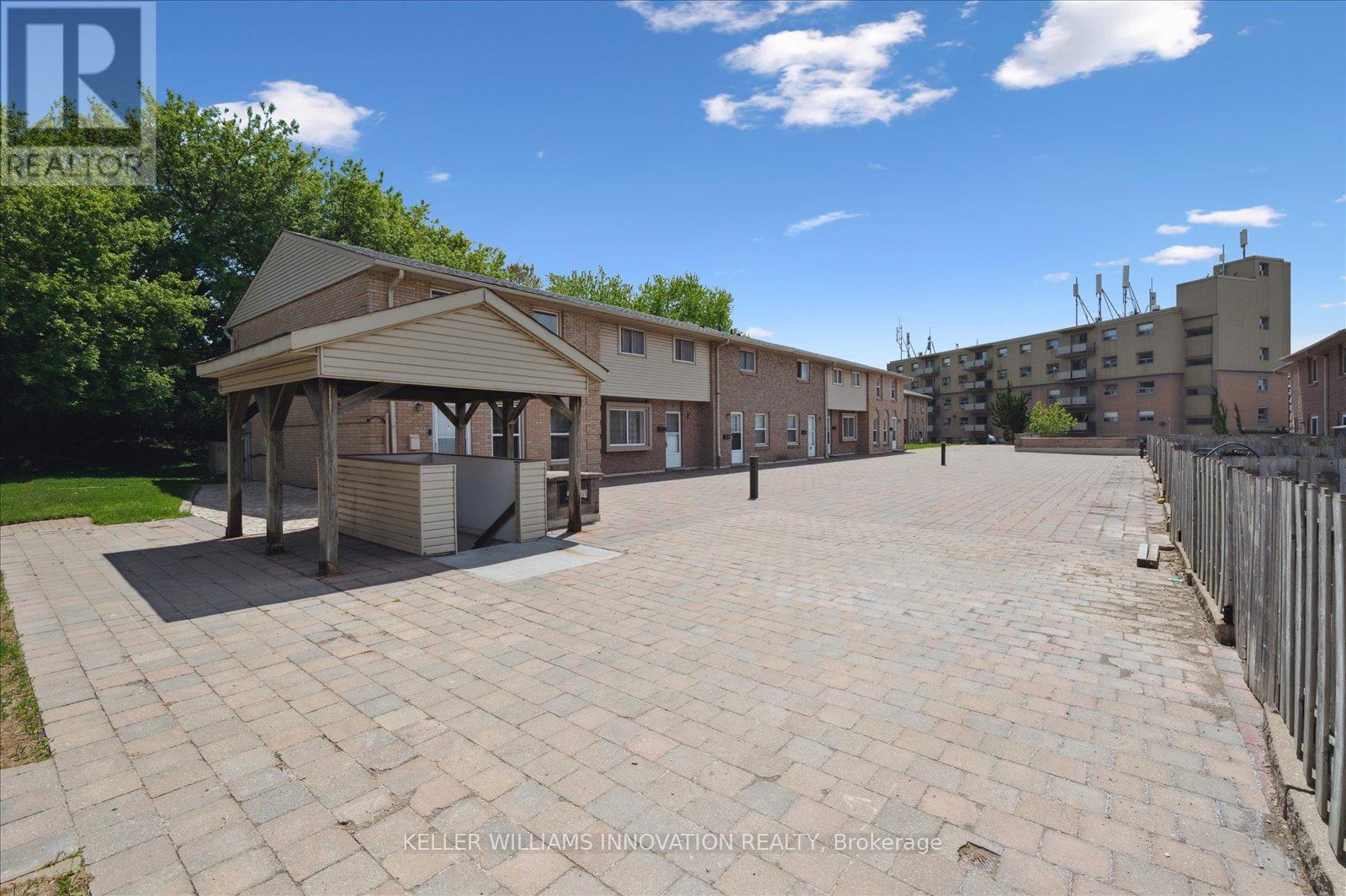 Photo 11 of 33 293 Fairway Road N, Kitchener ON