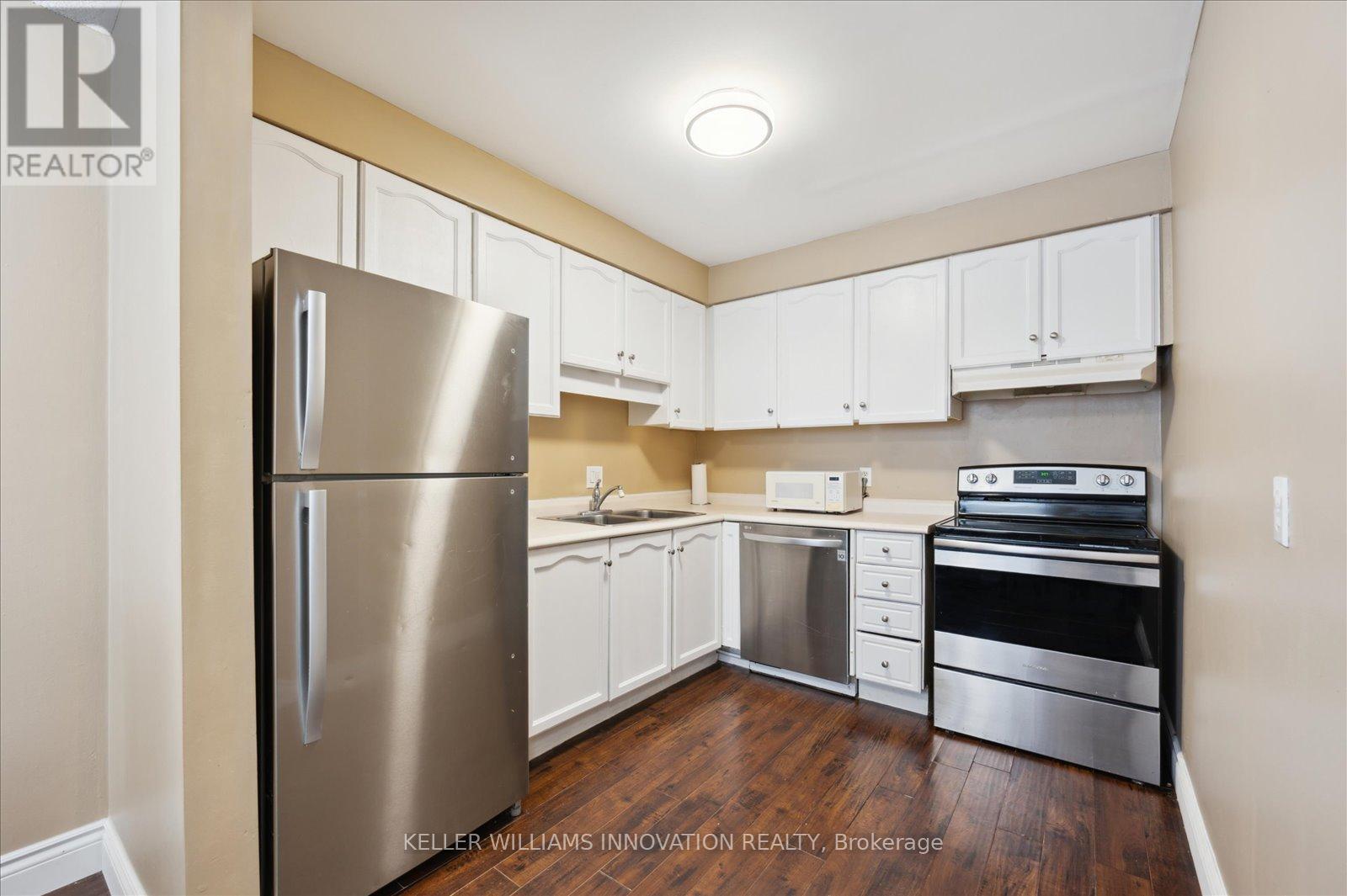 Photo 2 of 33 293 Fairway Road N, Kitchener ON