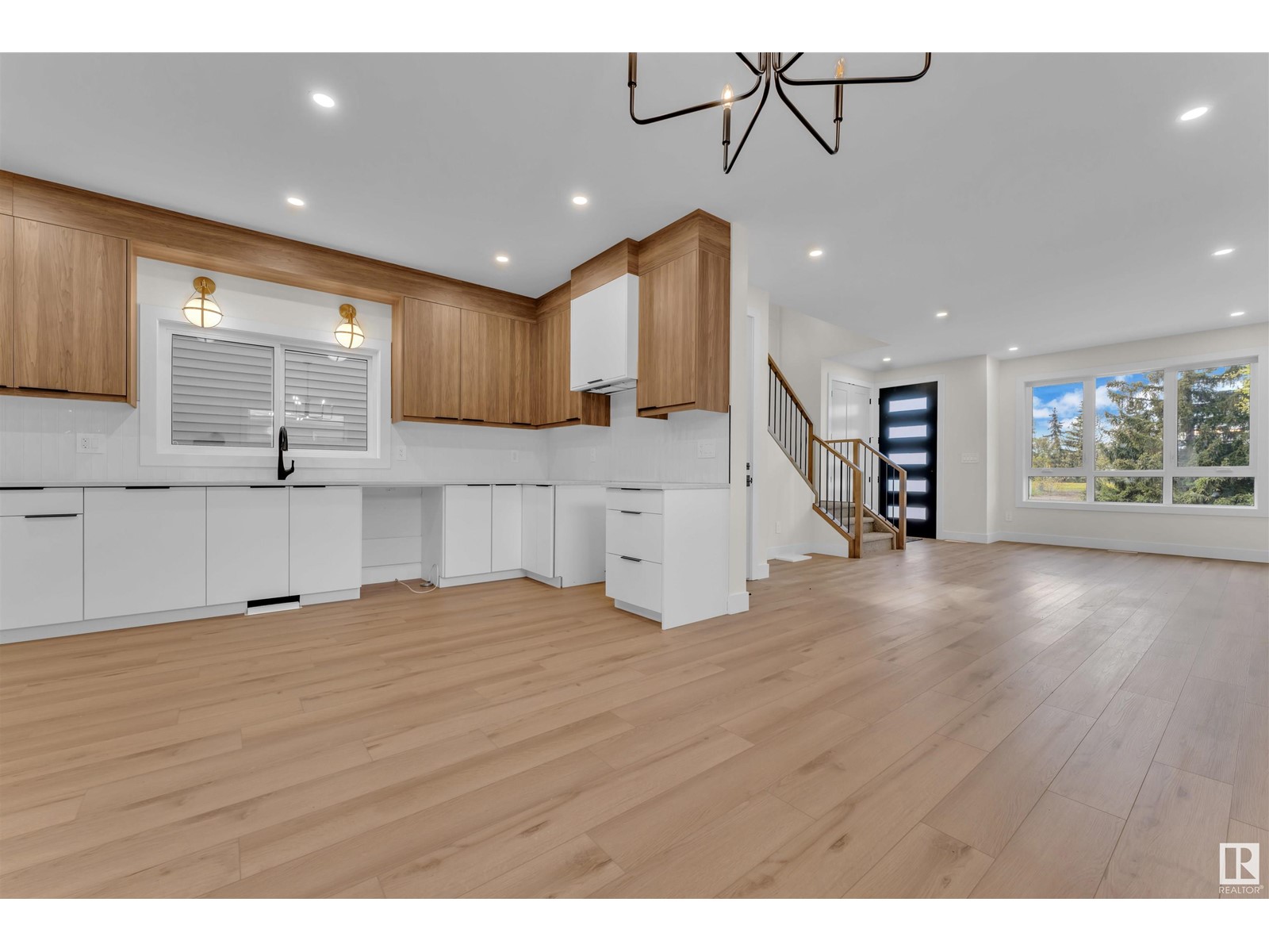 Photo 10 of 10725 132 St Nw, Edmonton AB